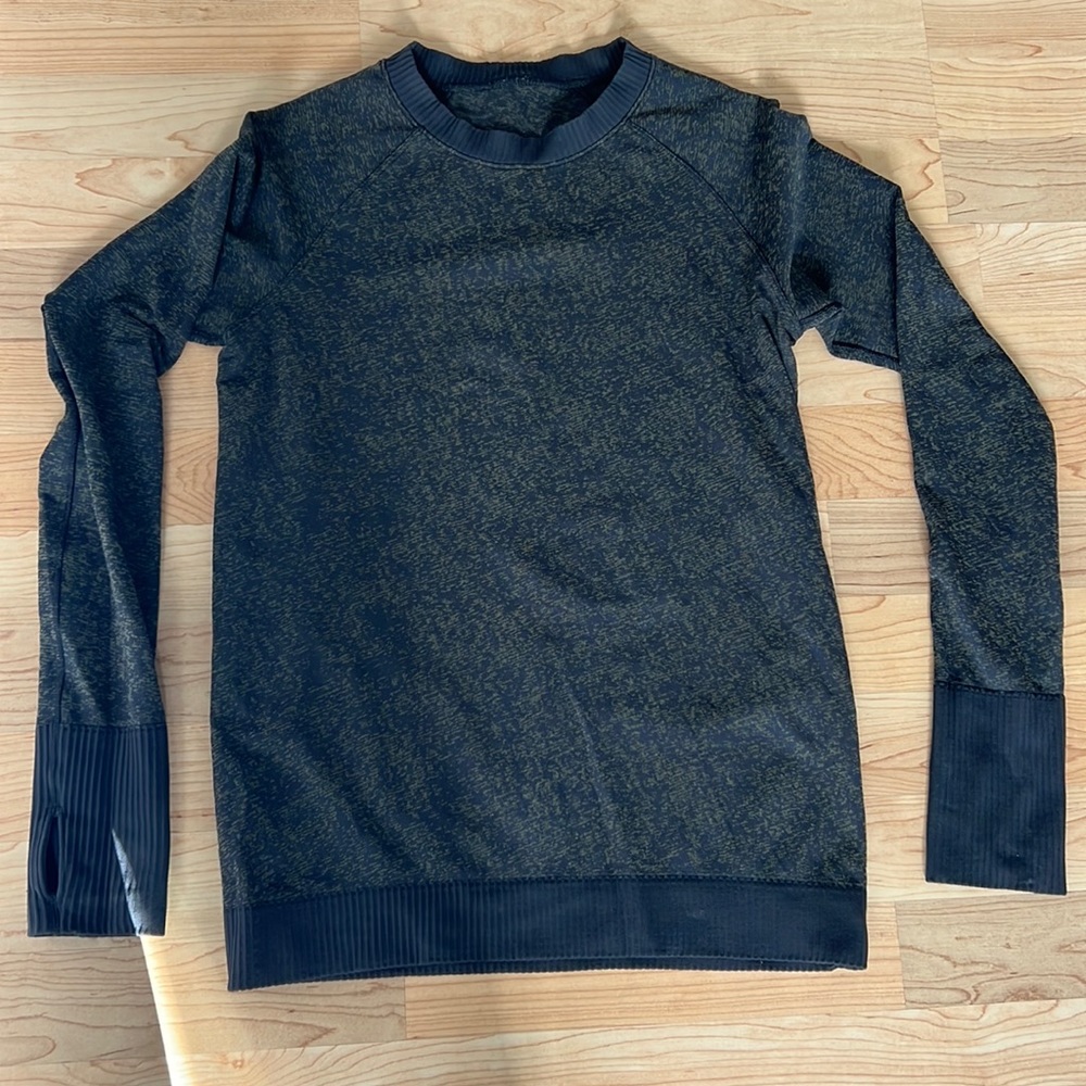 Lululemon long sleeve with thumb holes